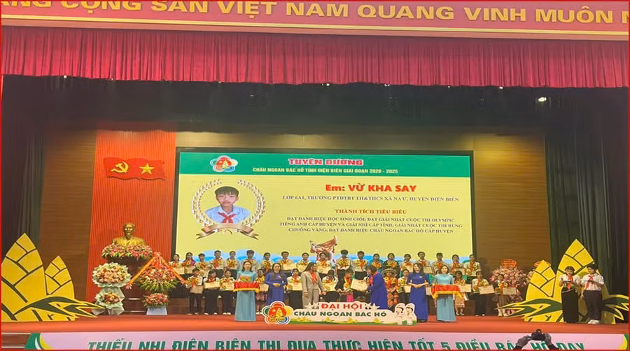 Em Vừ Kha Say – học sinh lớp 6 Trường PTDTBT TH&THCS xã Na Ư – đại diện nhà trường tham dự Đại hội Cháu ngoan Bác Hồ cấp tỉnh năm học 2024–2025.