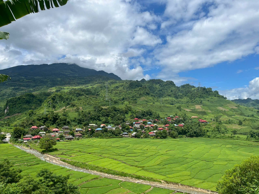 Các bản làng của Điện Biên đổi thay từng ngày nhờ chính sách toàn diện mà Đảng và Nhà nước dành cho đồng bào dân tộc thiểu số. y-dang-long-dan-2.jpg