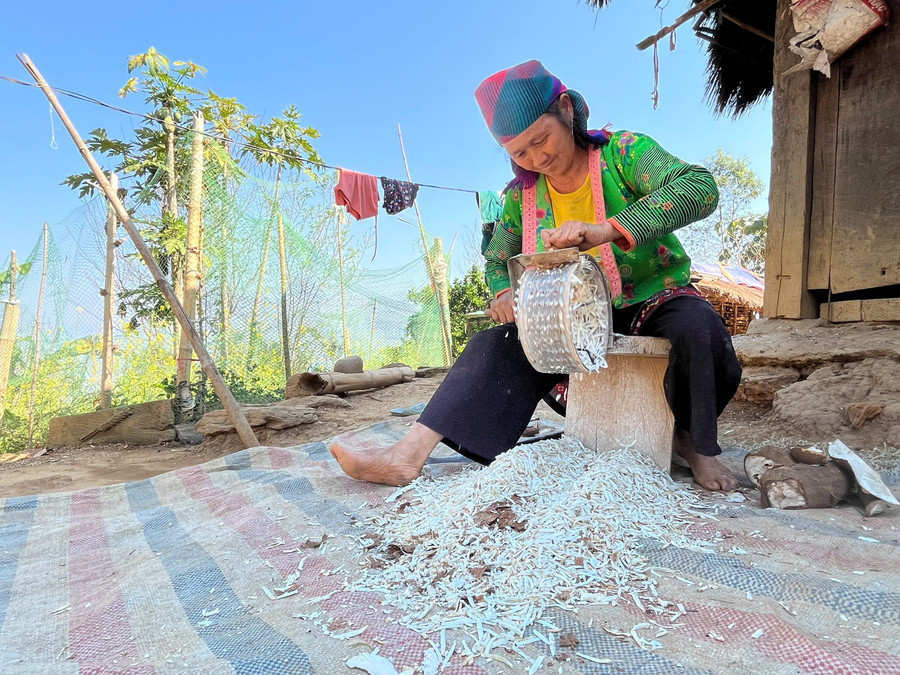 Dù còn nhiều khó khăn, song tỉnh Điện Biên luôn chỉ đạo quyết liệt, tháo gỡ những điểm nghẽn trong thực hiện chính sách dân tộc. giai-ngan-db-3.jpg