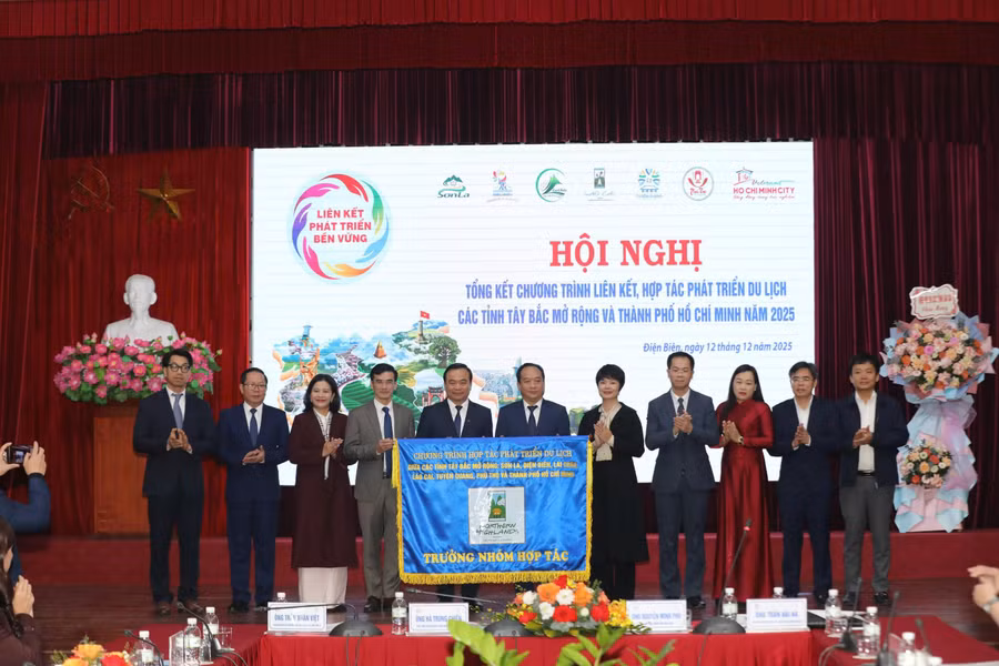 Tỉnh Điện Biên bàn giao vai trò Trưởng nhóm liên kết, hợp tác năm 2026 cho tỉnh Sơn La.