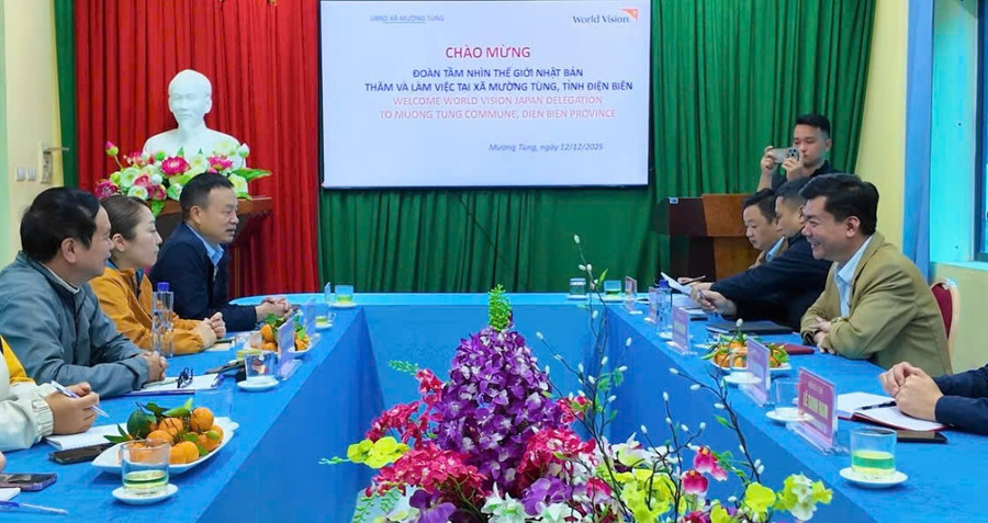 Lãnh đạo xã Mường Tùng làm việc với Tổ chức Tầm nhìn Thế giới Nhật Bản.