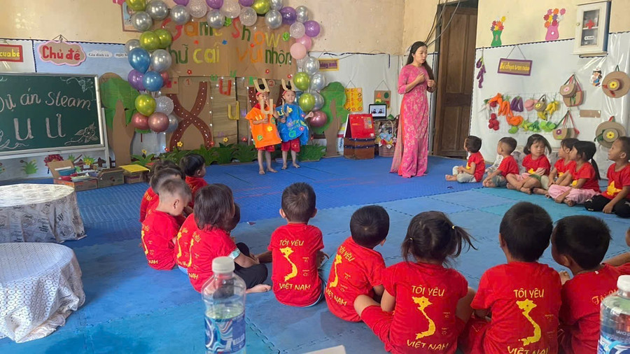 Hình ảnh sinh hoạt chuyên môn tổ.