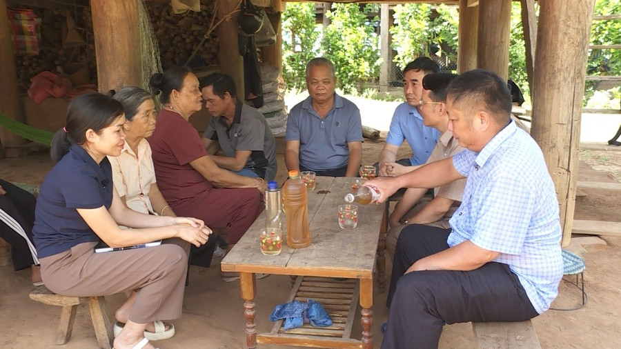 Xã Mường Nhé phát huy vai trò người có uy tín để đưa pháp luật đến gần dân.