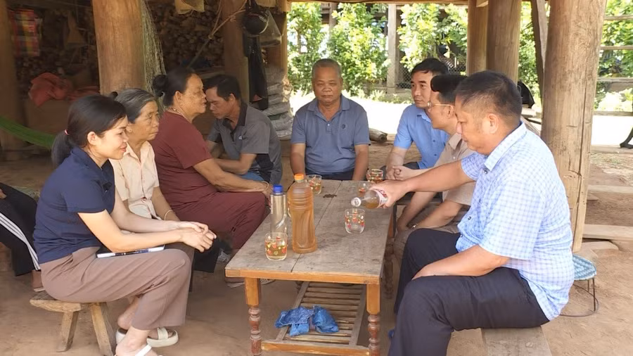 Xã Mường Nhé phát huy vai trò người có uy tín để đưa pháp luật đến gần dân.