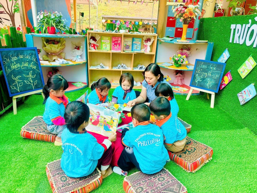 Tiết học vẽ của học sinh nhà trường.