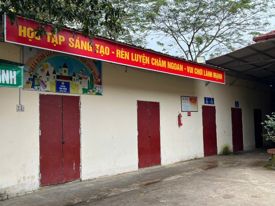 Nhiều công trình trường học đầu tư đã lâu, nay xuống cấp, ảnh hưởng đến quá trình dạy và học.