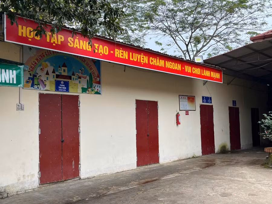 Nhiều công trình trường học đầu tư đã lâu, nay xuống cấp, ảnh hưởng đến quá trình dạy và học.