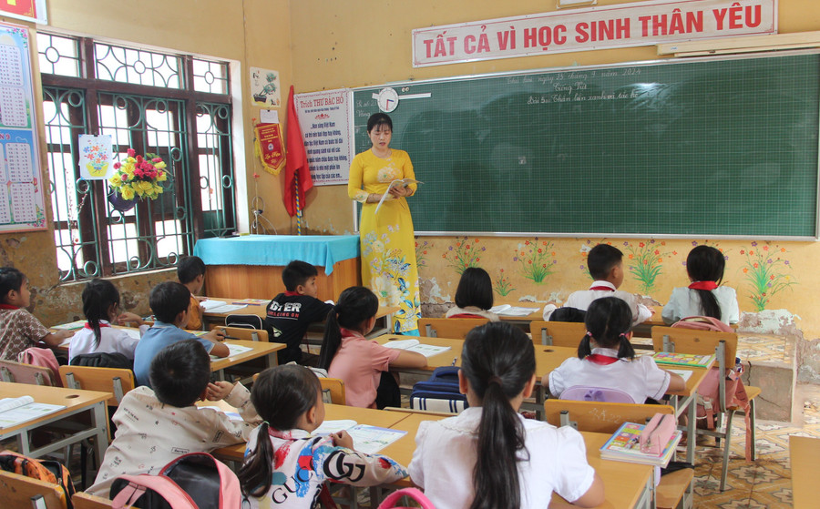 Giờ học ở Trường PTDTBT TH Nậm Kè số 1, huyện Mường Nhé (Điện Biên).