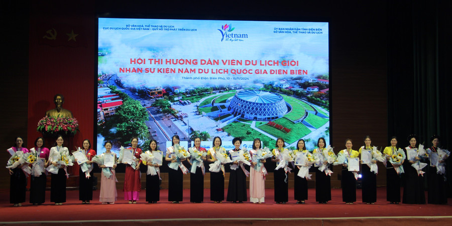 Các thí sinh có thành tích xuất sắc trong hội thi được trao giải tại lễ bế mạc.