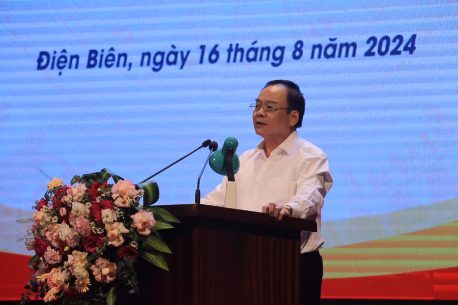 Ông Mùa A Sơn, Phó Bí thư Thường trực Tỉnh ủy phát biểu chỉ đạo Hội nghị.