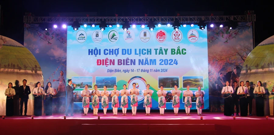 Hội chợ Du lịch Tây Bắc - Điện Biên 2024 được tổ chức tại Quảng trường 7/5 TP Điện Biên Phủ (Điện Biên).