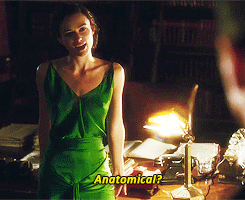 Chiếc đầm xanh của Keira Knightley mặc khi hóa thân vào vai Cecelia Tallis trong phim Atonement cũng là một thiết kế biểu tượng. Với bộ váy này, nhiều người đã ví Keira Knightley với ngôi sao điện ảnh huyền thoại Audrey Hepburn.