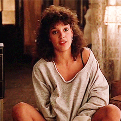 Điểm nhấn trang phục xuyên suốt 