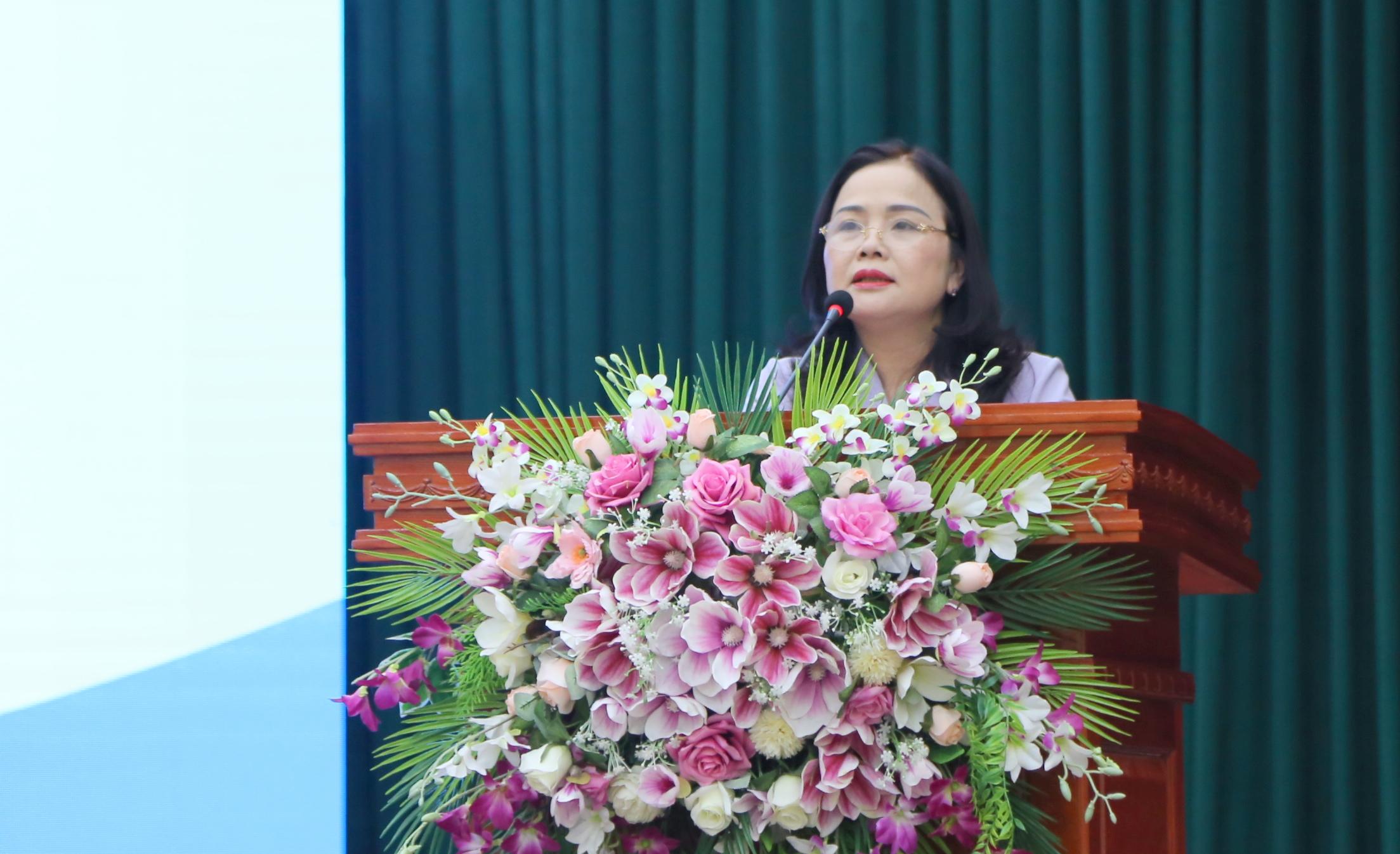 TS Lê Thị Hương – Giám đốc Sở GD&ĐT tỉnh Quảng Trị nhấn mạnh vai trò của công tác truyền thông về giáo dục. TS Lê Thị Hương – Giám đốc Sở GD&ĐT tỉnh Quảng Trị nhấn mạnh vai trò của công tác truyền thông về giáo dục.