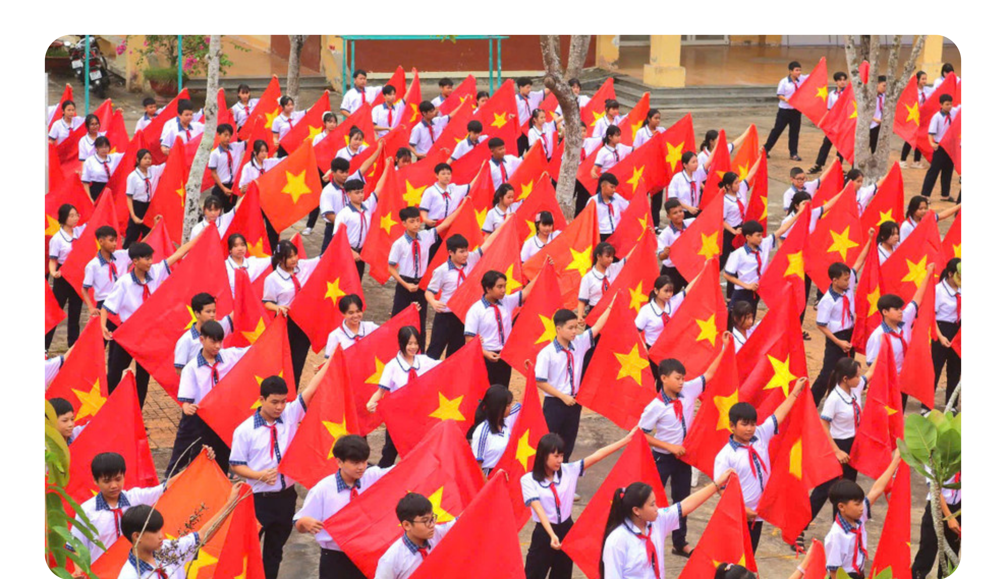 Gần 300 học sinh Trường THCS xã Cờ Đỏ (TP Cần Thơ) "nhuộm đỏ" sân trường bằng cờ Tổ quốc. nganh-giao-duc-dao-tao-chang-duong-80-nam-va-su-menh-kien-tao-con-nguoi-viet-nam-trong-ky-nguyen-moi-23.png