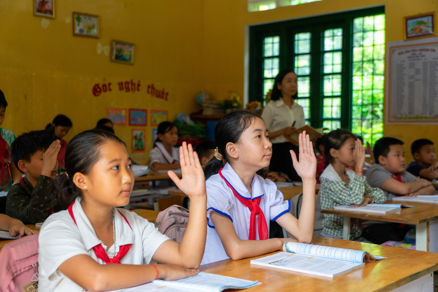 Những món quà ý nghĩa giúp học sinh vùng lũ Lào Cai ổn định việc học