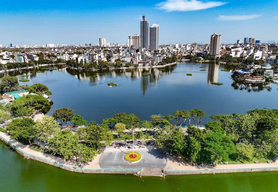 Hồ Trúc Bạch khác 'áo mới' giữa lòng Hà Nội