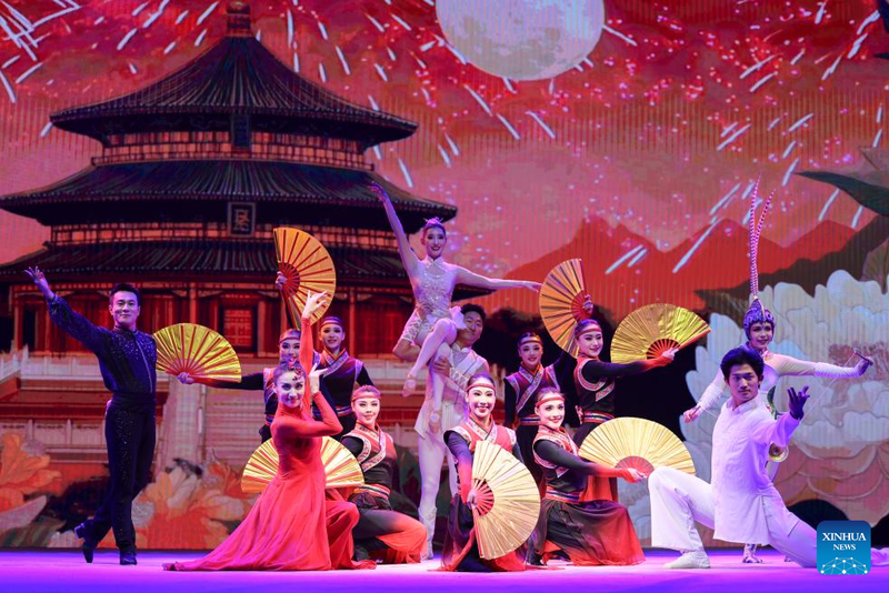 xem-the-gioi-tung-bung-don-trung-thu-canada-14.jpg