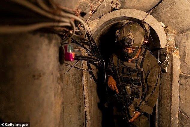 khoanh-khac-israel-cho-no-duong-ham-hamas-8.jpg