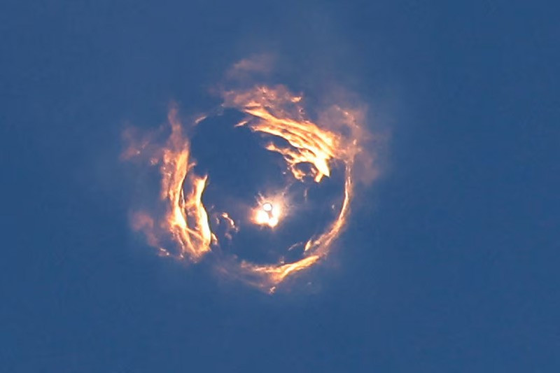 spacex-starship-explodes-070305-03.jpg