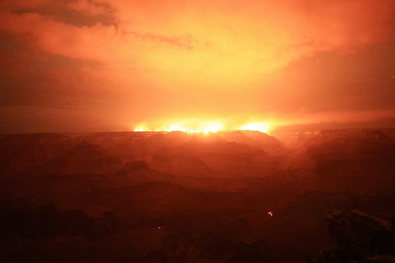 chum-anh-linh-cuu-hoa-chien-dau-voi-chay-rung-o-grand-canyon-01.jpg