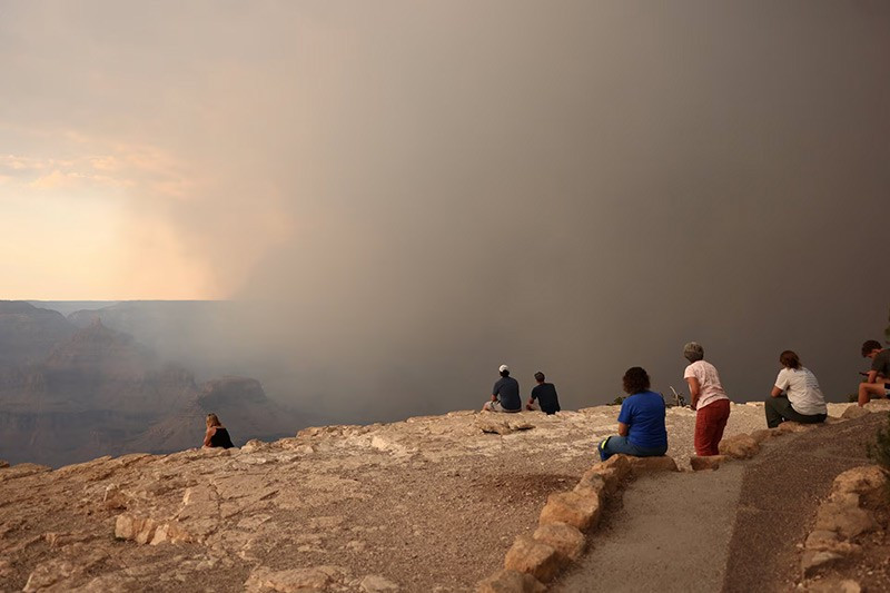 chum-anh-linh-cuu-hoa-chien-dau-voi-chay-rung-o-grand-canyon-011.jpg