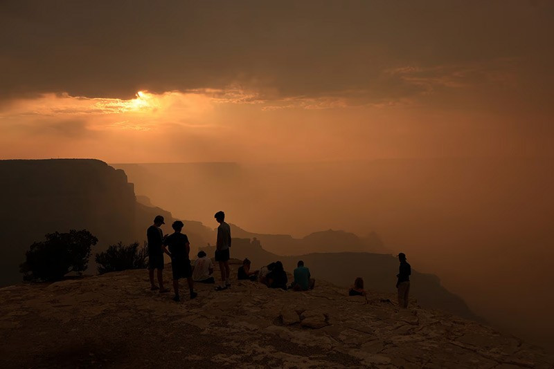 chum-anh-linh-cuu-hoa-chien-dau-voi-chay-rung-o-grand-canyon-013.jpg