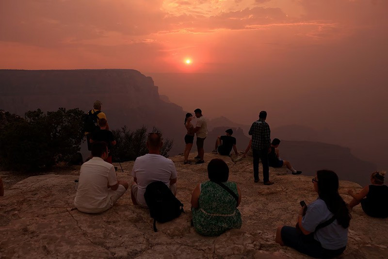 chum-anh-linh-cuu-hoa-chien-dau-voi-chay-rung-o-grand-canyon-02.jpg