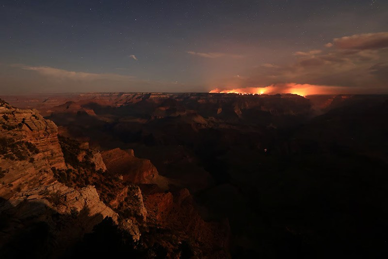 chum-anh-linh-cuu-hoa-chien-dau-voi-chay-rung-o-grand-canyon-012.jpg