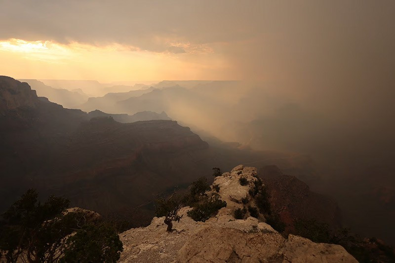 chum-anh-linh-cuu-hoa-chien-dau-voi-chay-rung-o-grand-canyon-010.jpg