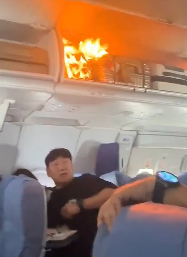 hon-loan-tren-chuyen-bay-khi-pin-sac-trong-ngan-hanh-ly-boc-chay.jpg