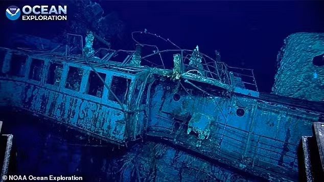 Ngoài ra, còn có những câu hỏi về lý do tại sao chiếc xe vẫn ở trên tàu sau khi nó dừng lại một thời gian ngắn tại Trân Châu Cảng để sửa chữa trong 48 giờ trước trận chiến đã định. bat-ngo-phat-hien-chiec-xe-bi-an-trong-xac-tau-san-bay-the-chien-ii-6.jpg