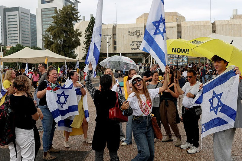 chum-anh-nguoi-dan-israel-va-gaza-an-mung-sau-lenh-ngung-ban-03.jpg