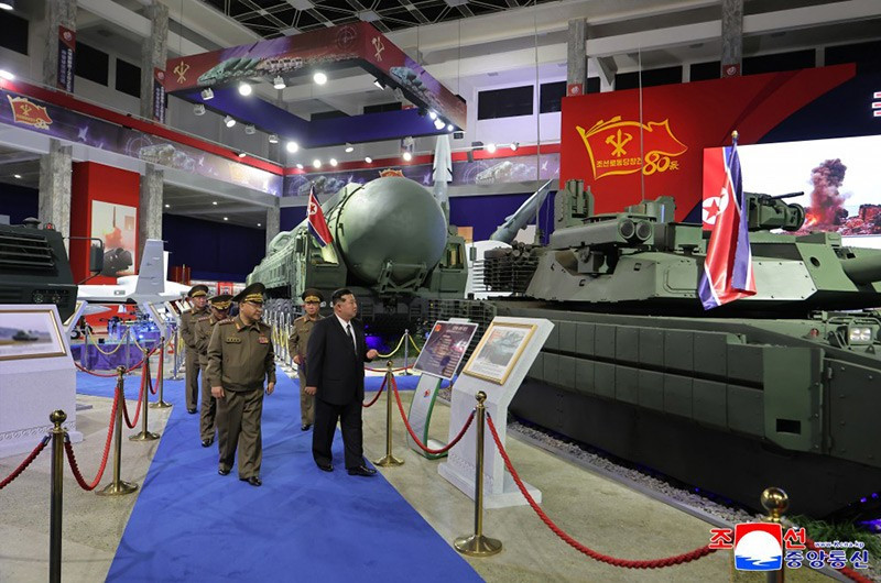 chum-anh-trien-lam-thiet-bi-quan-su-trieu-tien-2025-03.jpg