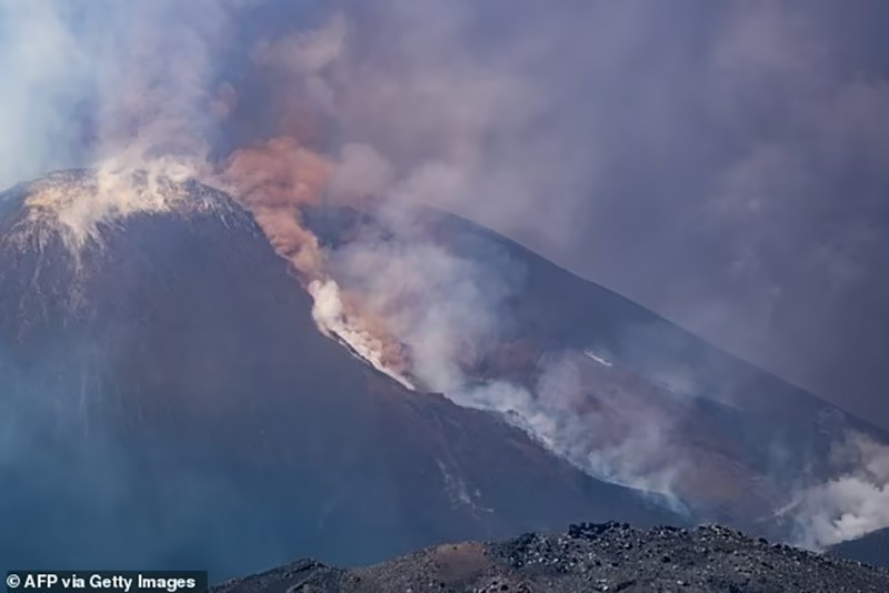chum-anh-nui-lua-etna-phun-trao-0605-012.jpg
