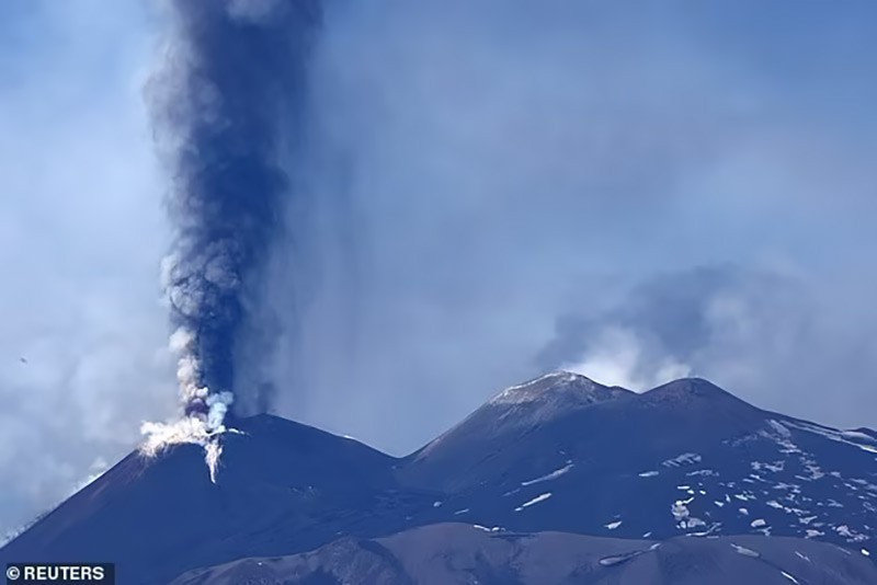 chum-anh-nui-lua-etna-phun-trao-0605-013.jpg