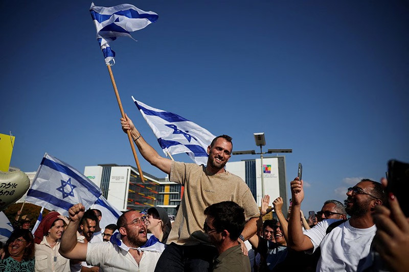 chum-anh-cac-con-tin-tro-ve-israel-020.jpg