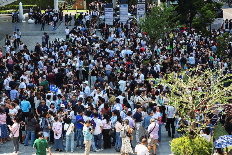 hinh-anh-dong-dat-manh-o-myanmar-gay-hoang-loan-o-bangkok-9.jpg