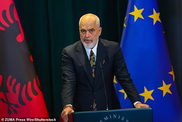 Thủ tướng Albania Edi Rama cho biết mỗi “đứa con” của Diella là một trợ lý ảo cho 83 nghị sĩ Đảng Xã hội. bo-truong-ai-dau-tien-tren-the-gioi-mang-thai-2.jpg
