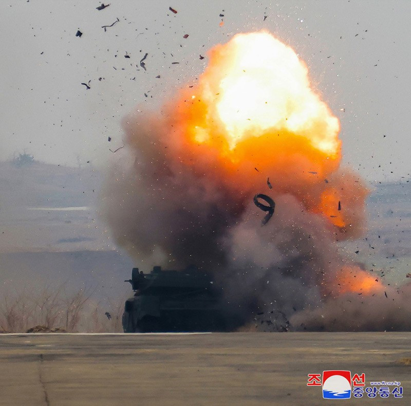 ong-kim-jong-un-chi-dao-cong-tac-nghien-cuu-uav-010.jpg
