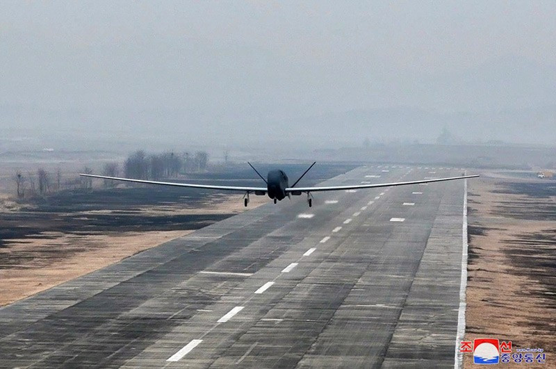 ong-kim-jong-un-chi-dao-cong-tac-nghien-cuu-uav-04.jpg