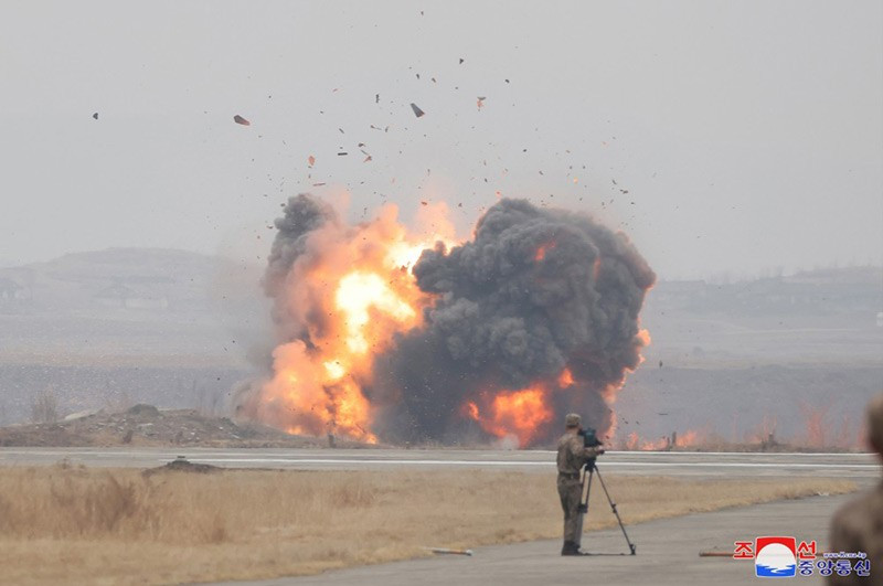 ong-kim-jong-un-chi-dao-cong-tac-nghien-cuu-uav-014.jpg