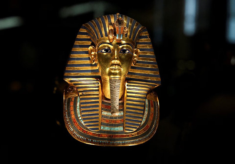 Mặt nạ chôn cất bằng vàng của Pharaoh Tutankhamun. chum-anh-ben-trong-kho-bau-cua-vua-tutankhamun-1105-026.jpg