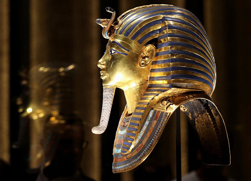 Mặt nạ chôn cất bằng vàng của Pharaoh Tutankhamun được trưng bày. chum-anh-ben-trong-kho-bau-cua-vua-tutankhamun-1105-022.jpg