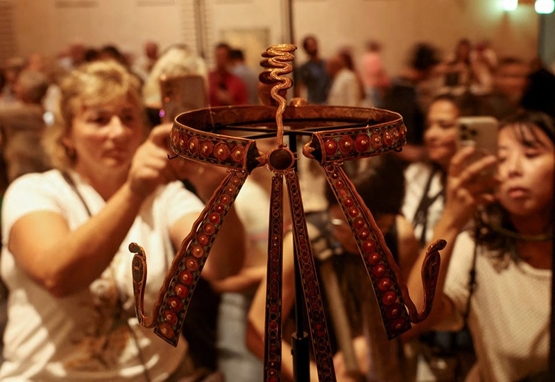 Trang sức từ bộ sưu tập của vua Tutankhamun được trưng bày. chum-anh-ben-trong-kho-bau-cua-vua-tutankhamun-1105-010.jpg