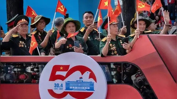 hinh-anh-viet-nam-ky-niem-50-nam-ngay-thong-nhat-tren-bao-quoc-te-15.jpg