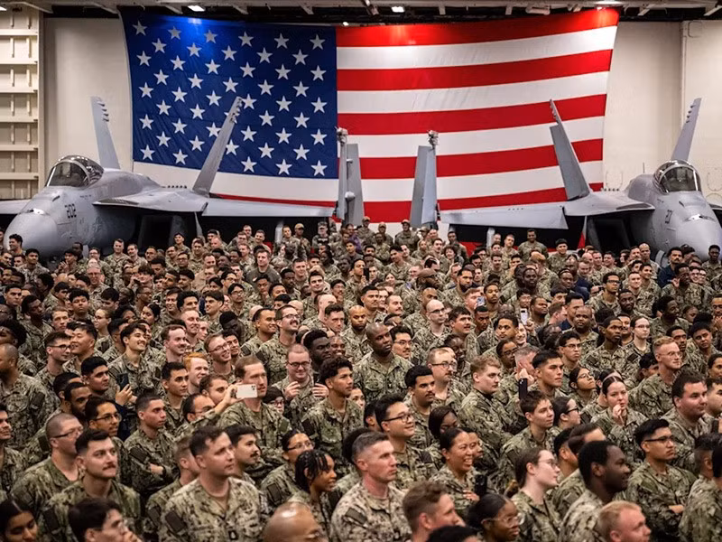 1. Mỹ: Điểm PowerIndex 0.0744. Dẫn đầu về ngân sách quốc phòng, số lượng tàu ngầm, máy bay, sân bay, cảng biển và sản xuất dầu khí. chum-anh-top-quan-doi-hung-manh-nhat-tg-2025-01.jpg