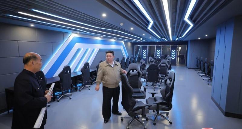 kim-jong-un-gioi-thieu-trung-tam-tro-choi-dien-tu-300-cho-ngoi-1.jpg
