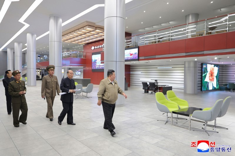 kim-jong-un-gioi-thieu-trung-tam-tro-choi-dien-tu-300-cho-ngoi-9.jpg