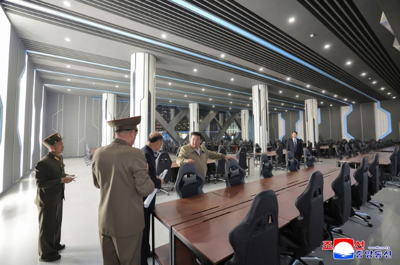 kim-jong-un-gioi-thieu-trung-tam-tro-choi-dien-tu-300-cho-ngoi-3.jpg
